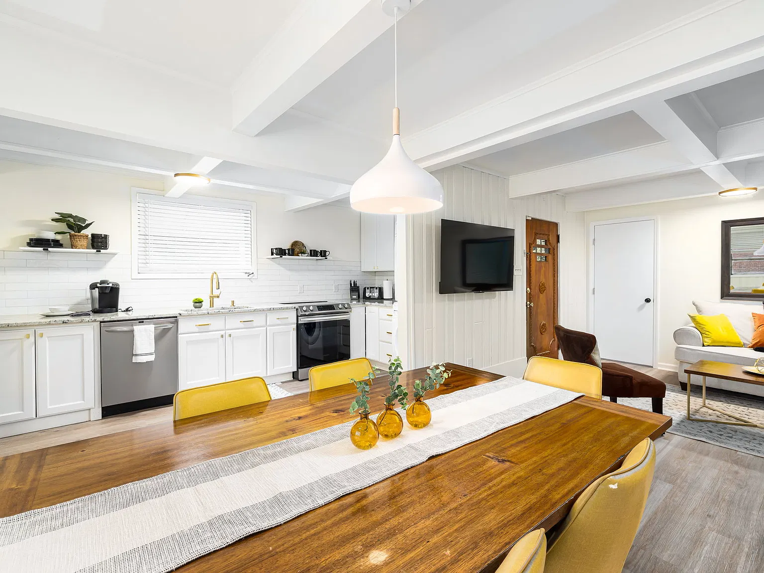 3 bed, $2,200 — Photo 2