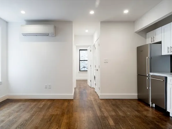 42 Grand Street image 1 of 7