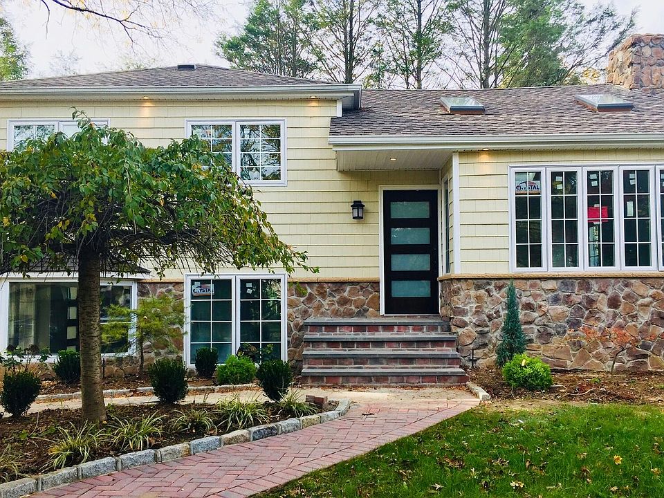 1st image of 32 Glamford Ave