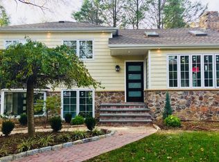 32 Glamford Ave, Port Washington, NY 11050