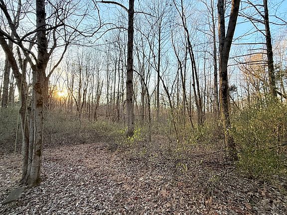 5th image of 215 Tucker Hill Rd