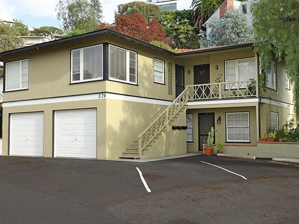 1st image of 370 Loma Ter