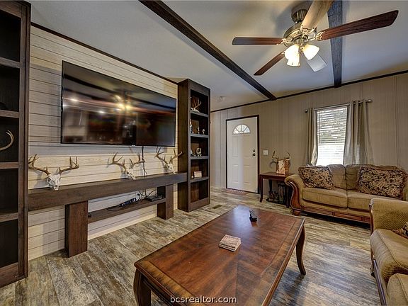 5th image of 104 Deer Cir