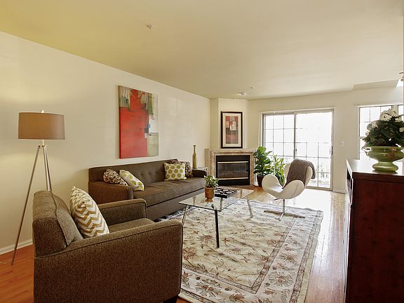 5th image of 702 Pondside Dr #702