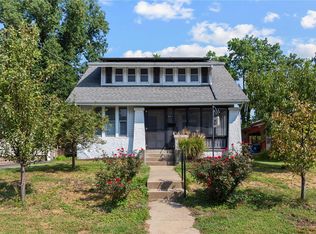 821 Douglas St, Alton, IL 62002