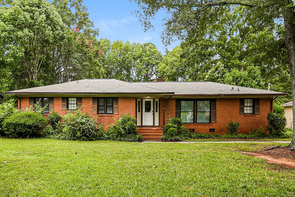 3 bed, 2.0 bath, 1578 sqft, $1,900 — Photo 1