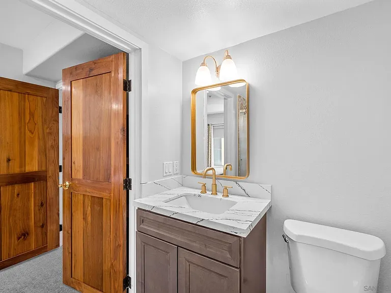 801 W Hawthorn St W #409 — Photo 16