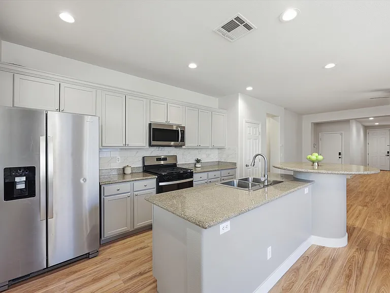 7658 Engleberg Ave — Photo 5
