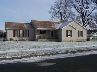 16 Lancaster Dr, Agawam, MA 01001