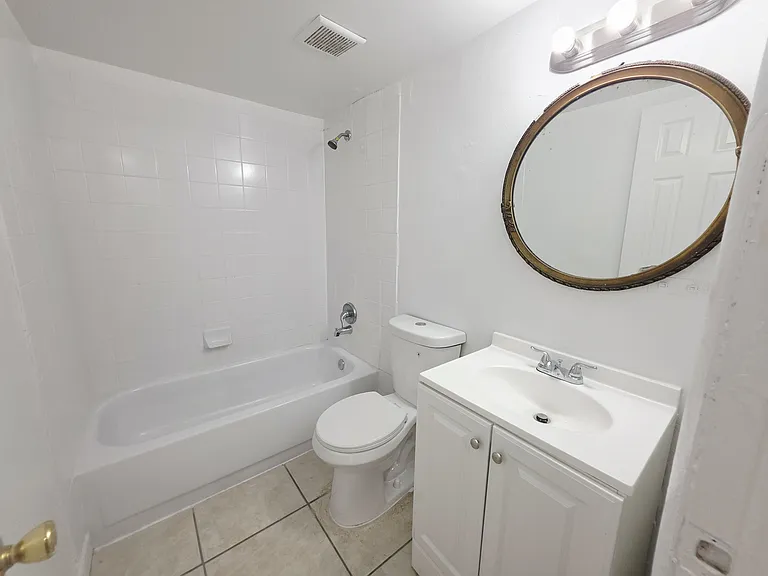 4160 NW 21st St #D124 — Photo 9