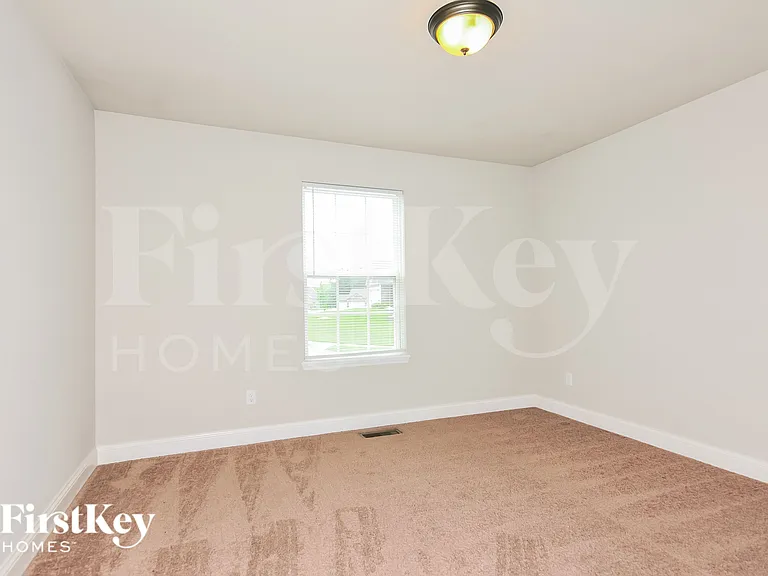 1811 Barclay Trail Dr — Photo 10