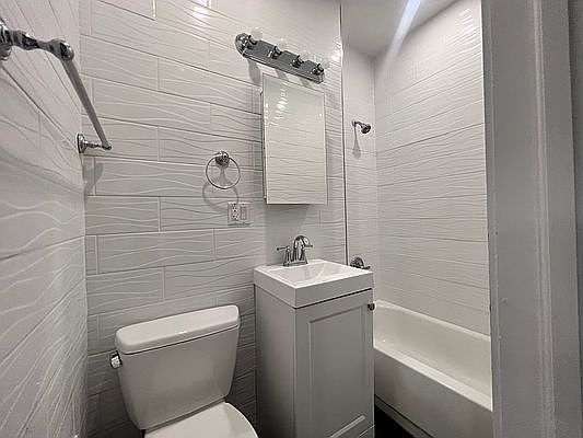 5th image of 1020 3rd Ave APT C3