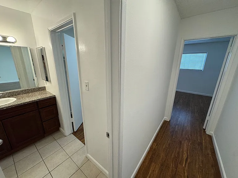 617 N Orange Dr — Photo 18