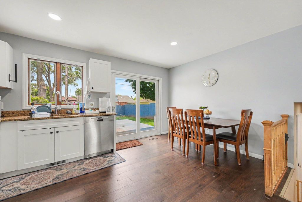 827 N Wiggs St, Griffith, IN - View 6