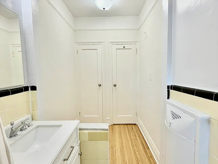 10 Shore Blvd #2J — Photo 8