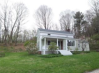 8 Puddlers Ln, Falls Village, CT 06031