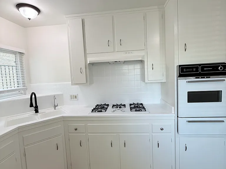 446 E Cypress Ave — Photo 10