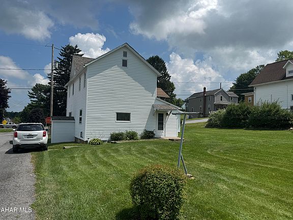 2nd image of 231 4th Ave