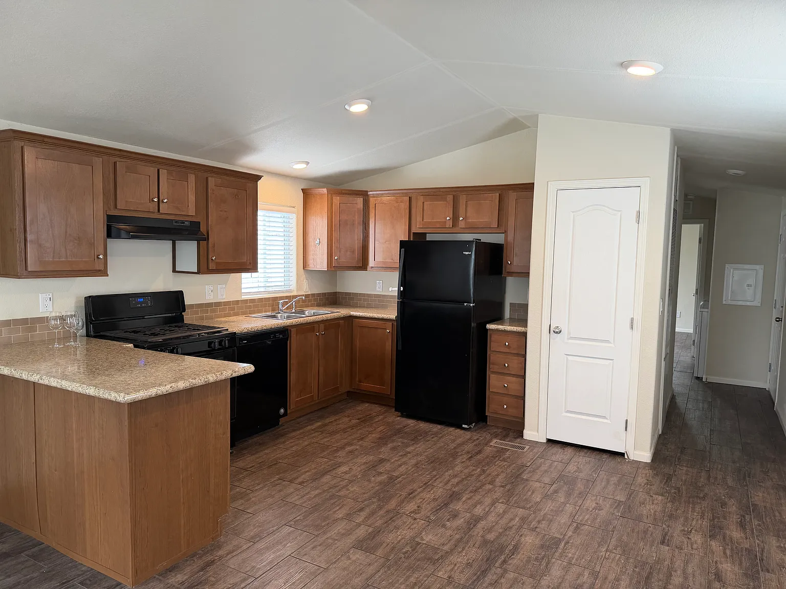 2 bed, $2,850 — Photo 4