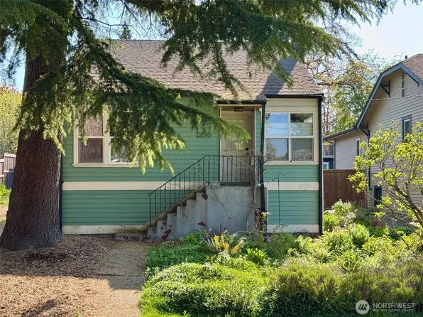 12046 Dayton Avenue N, Seattle, WA 98133