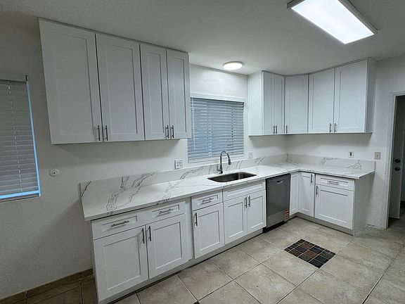 5th image of 1863 Avocado Ave