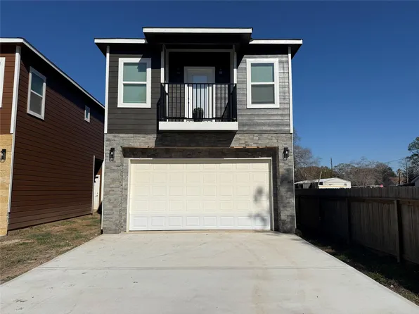 219 S 7th St, Beasley, TX 77417