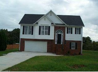 221 Charleston Rdg, Mocksville, NC 27028