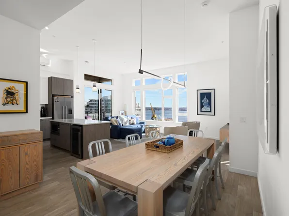 123 W 1st St #612, North Vancouver, BC V7M 0E5