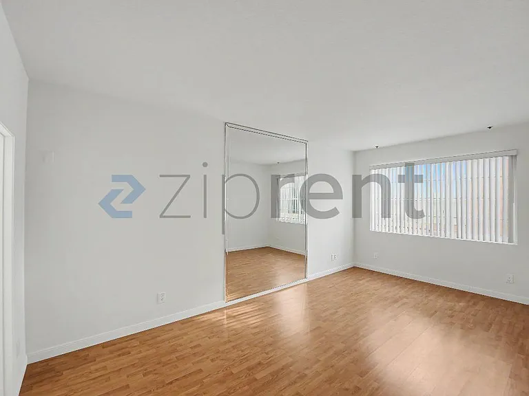 5051 Rosewood Ave #106 — Photo 14