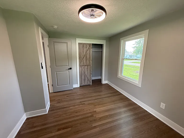 608 S Olive St — Photo 7