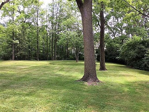5th image of 22987 W Thirteen Mile Rd