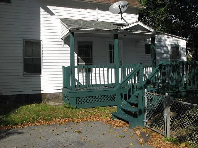 106 Lawrence St — Photo 3