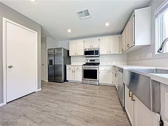 3rd image of 2421 Lilac Cove St