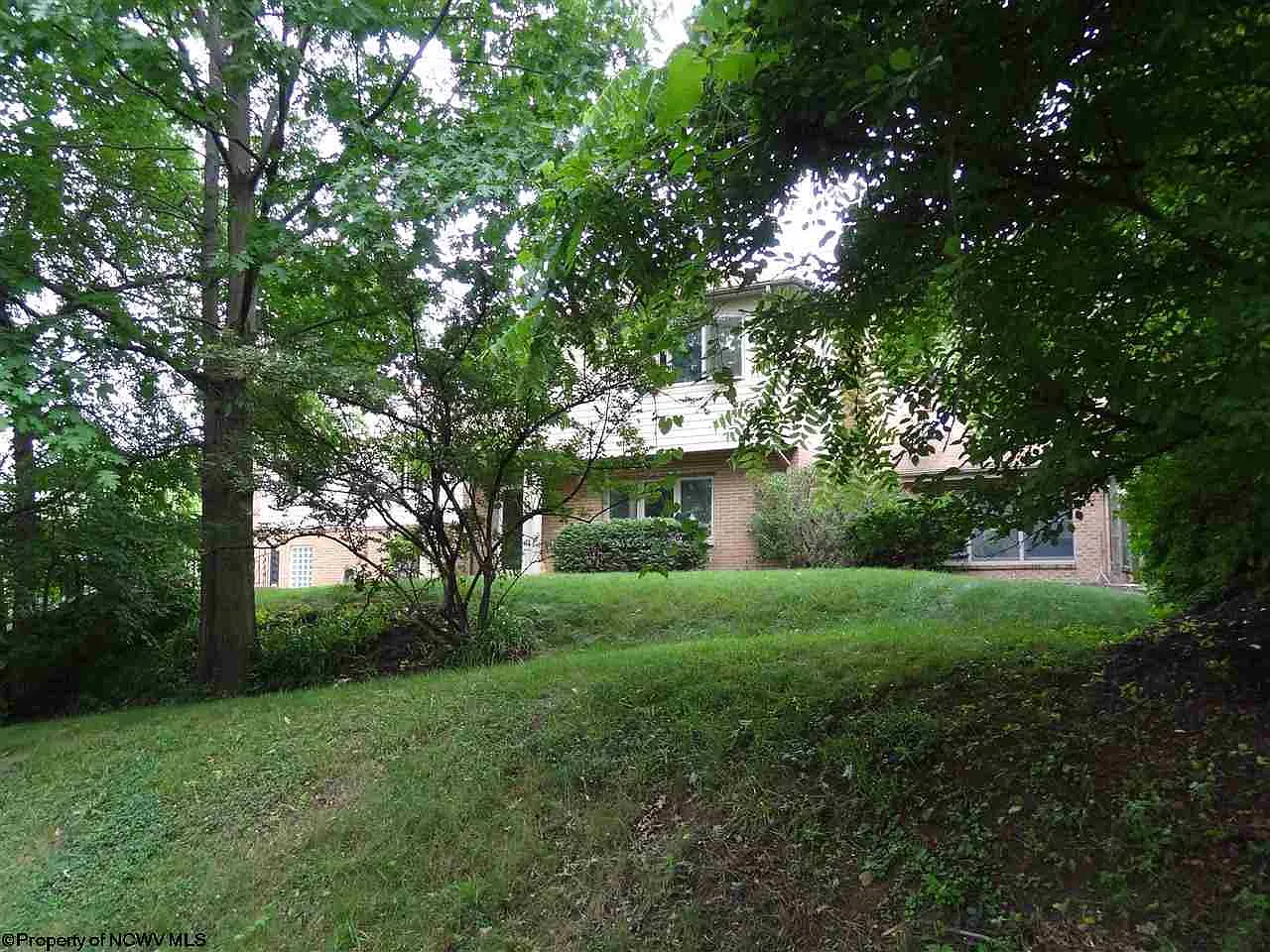 303 Sylvan Pl photo 1