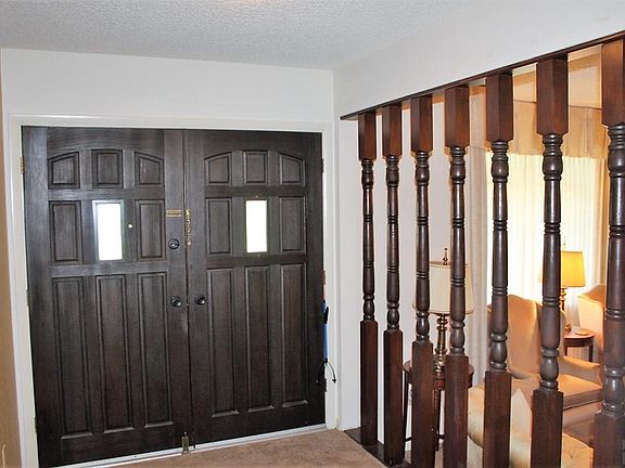 3rd image of 8 Villa Dr