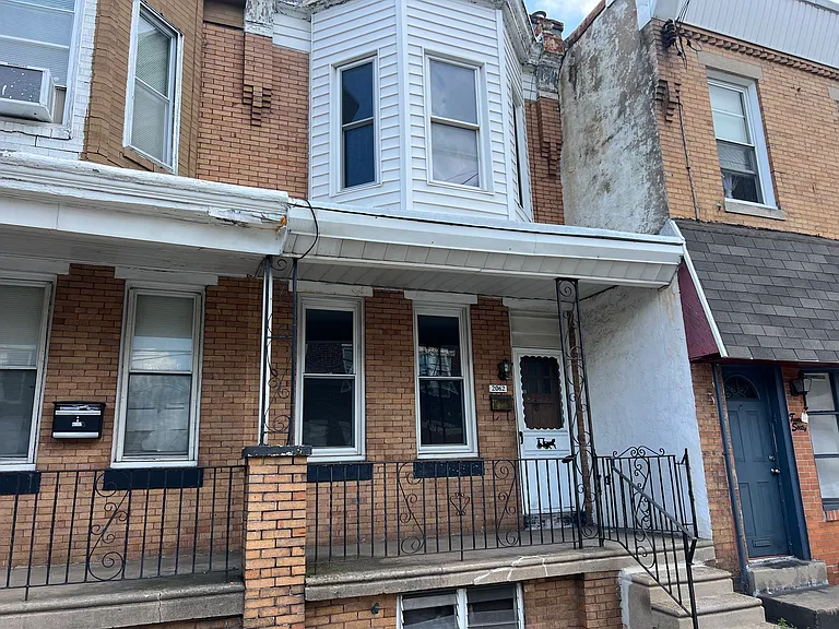 2062 Bridge St — Photo 2