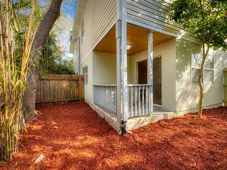 203 E St — Photo 33