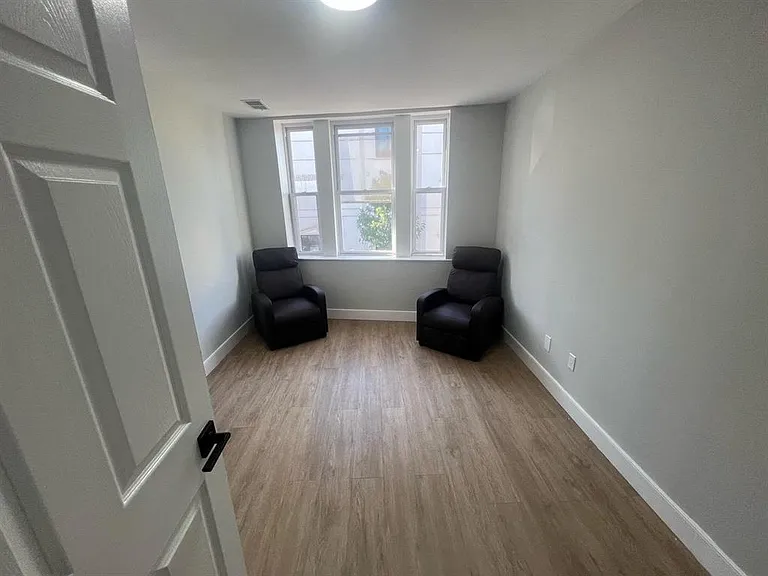 434 W Side Ave #1 — Photo 3