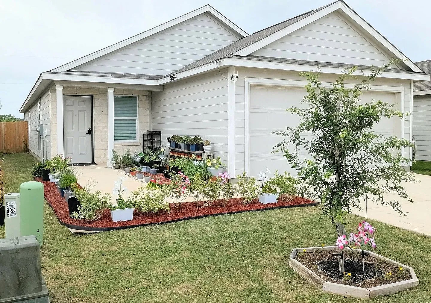 Room in 4 Bedroom Home in Von Ormy — Photo 1