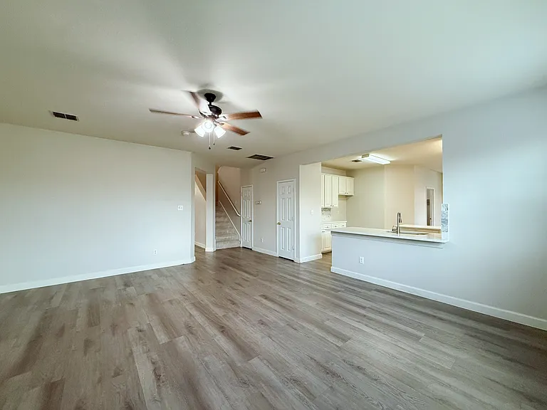 1916 Silver Leaf Dr — Photo 12