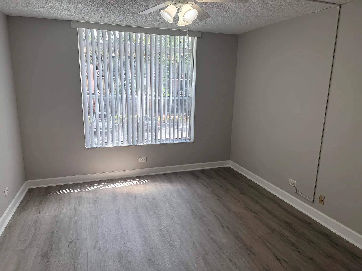 1 bed, 1.5 bath, 800 sqft, $1,500 — Photo 3