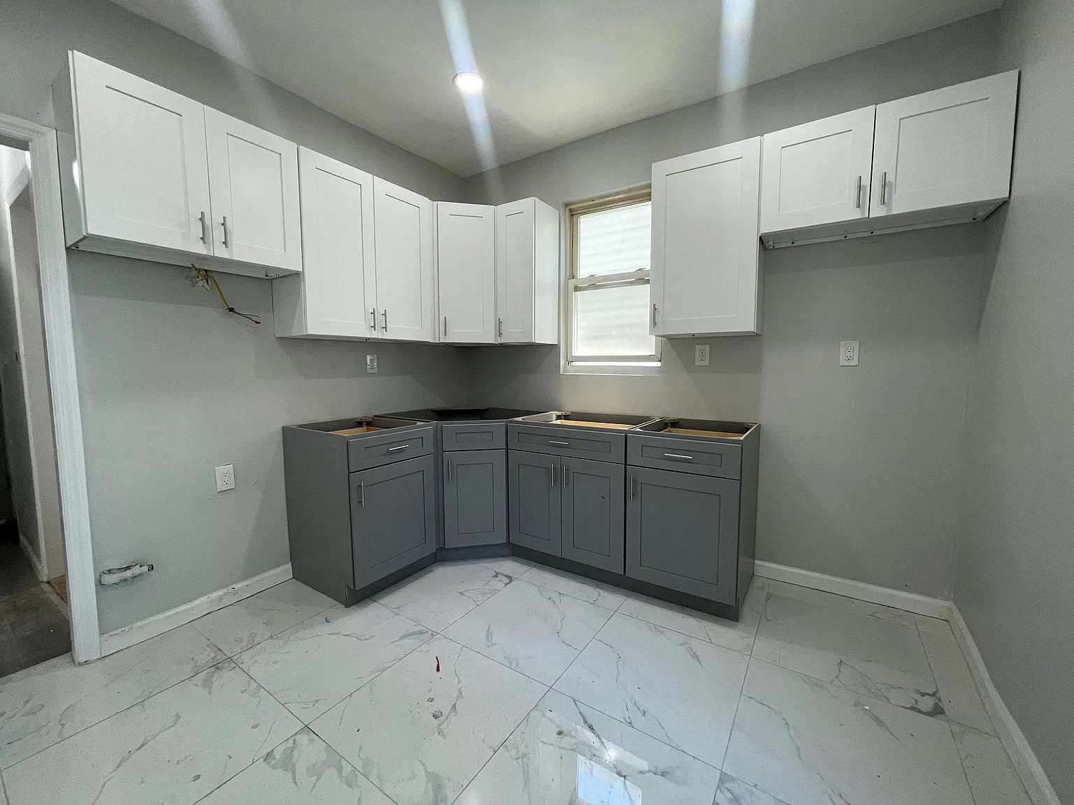 5 bed, 1400 sqft, $3,750 — Photo 1