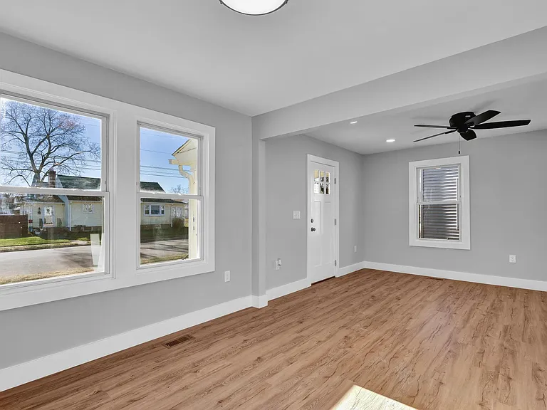 77 E Broad St — Photo 11