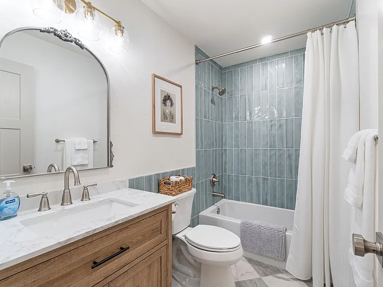 534 Beverly Dr — Photo 3