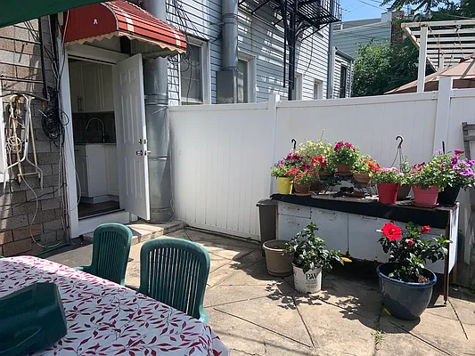 Rented by Stewart Harrison LLC | media 32