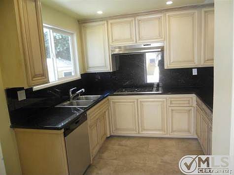 3rd image of 22451 Vanowen St