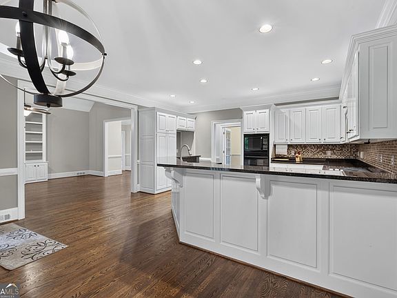 5th image of 403 Magnolia Ct