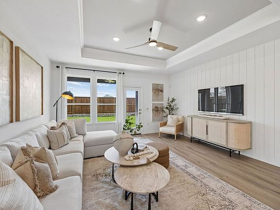 Spacious living room