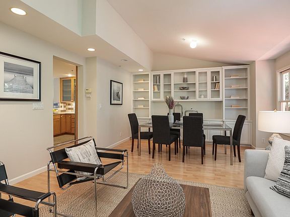 4th image of 561 Driscoll Pl