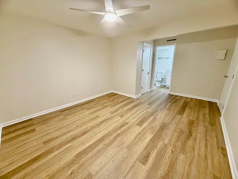 Sherwood Forest Apartments — Photo 54